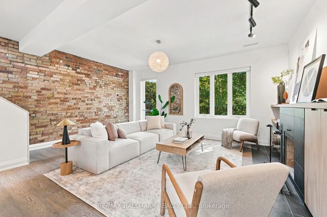 10 Earl Street, Toronto C08