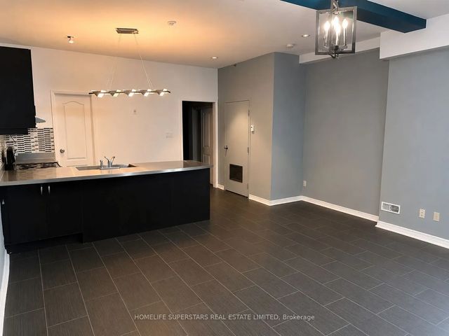 38 Kensington Place 207, Toronto C01