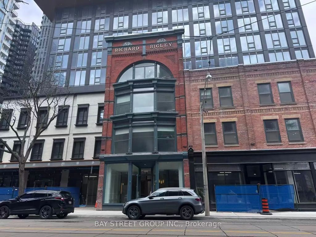 100 Queen Street E 2011, Toronto C08