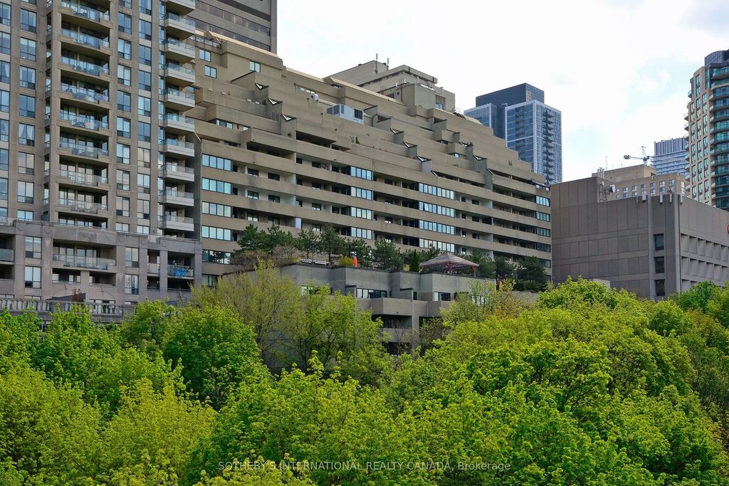 360 Bloor Street E Ph6, Toronto C09