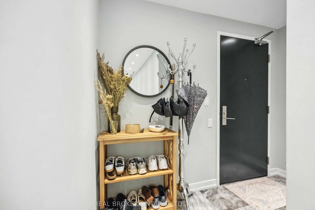 95 Bathurst Street 222, Toronto C01