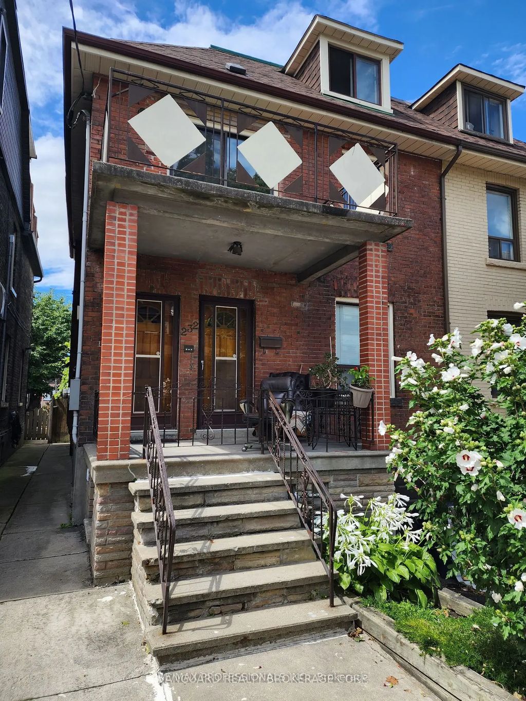 232 Montrose Avenue 2nd Floor, Toronto C01