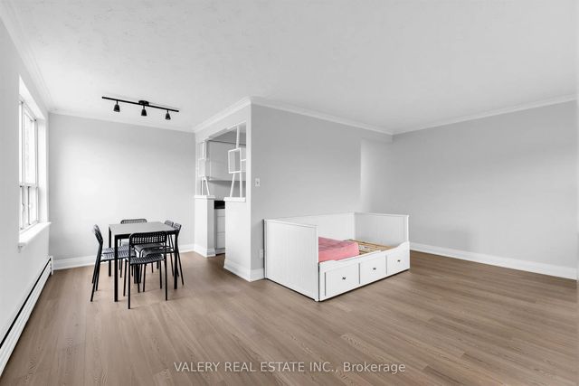 12 Westgate Boulevard 5, Toronto C04