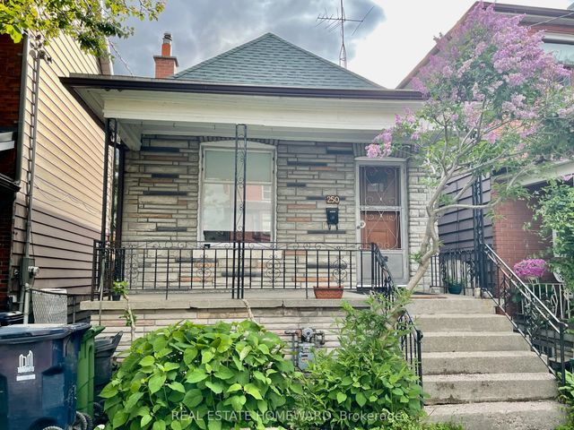 250 Rushton Road, Toronto C02