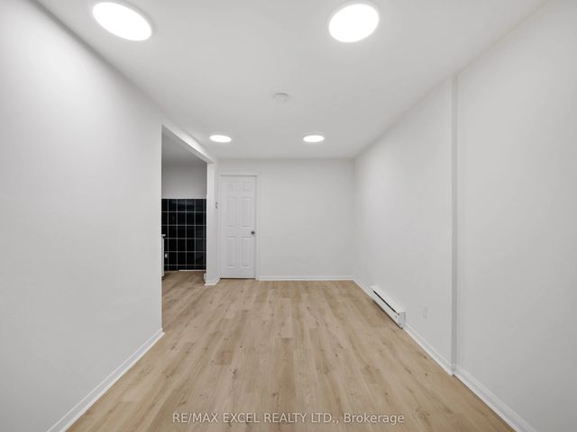 137 Gerrard Street E Bsmt, Toronto C08