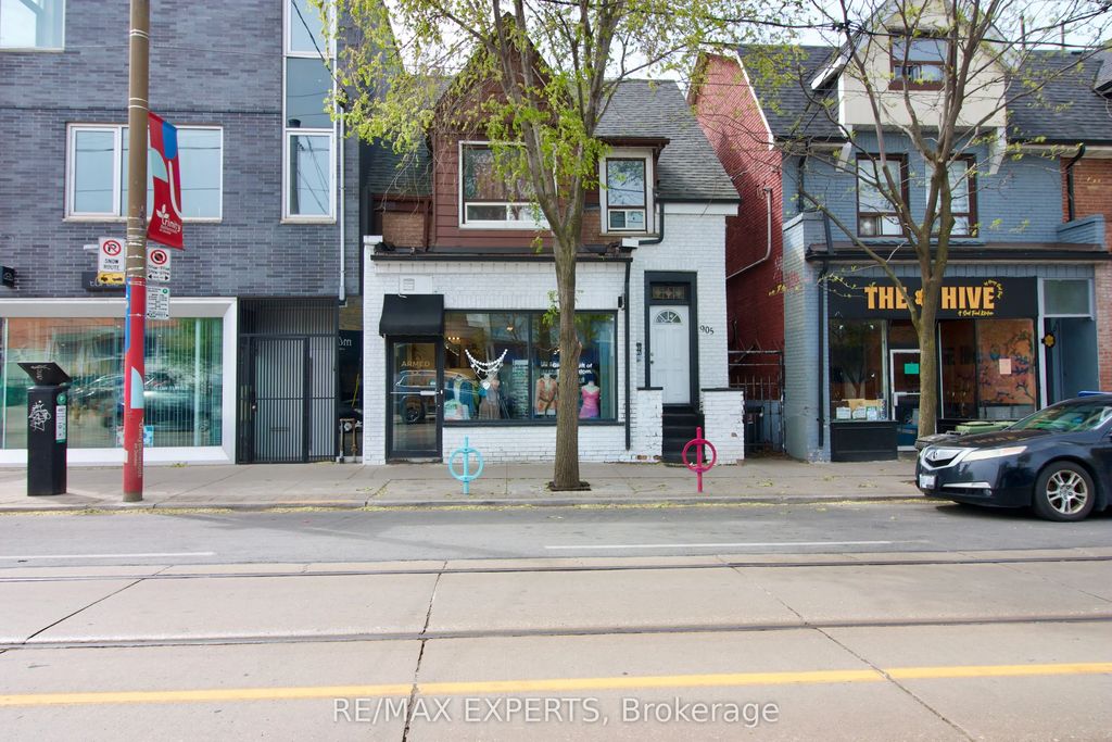903 Dundas Street W, Toronto C01
