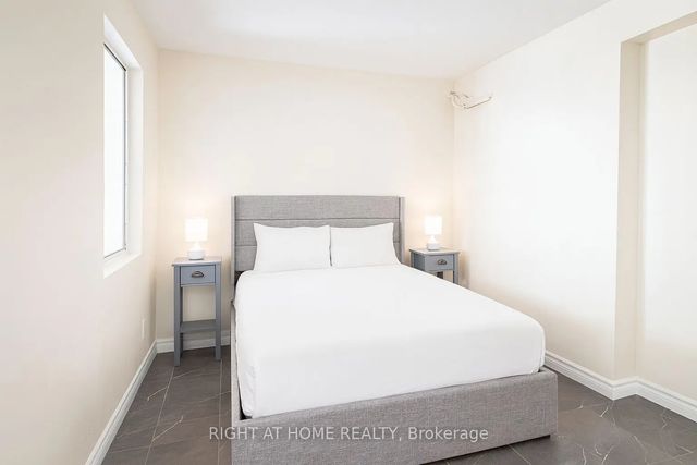 198-200 Queen Street W 204, Toronto C01