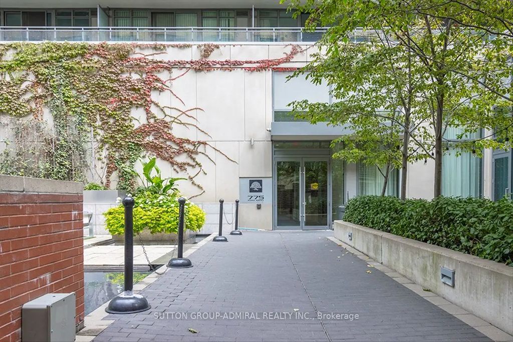 775 King Street W 221, Toronto C01