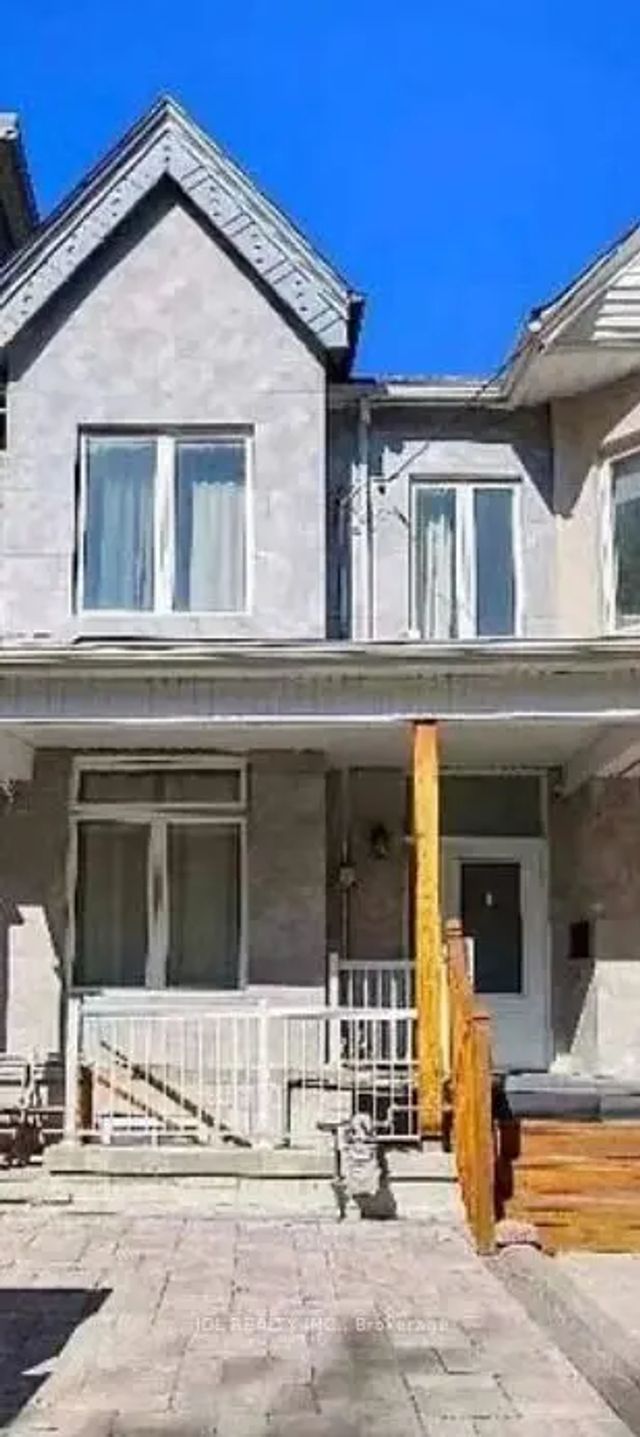 16 Ross St Street Master Bedroom 2nd Floor, Toronto C01