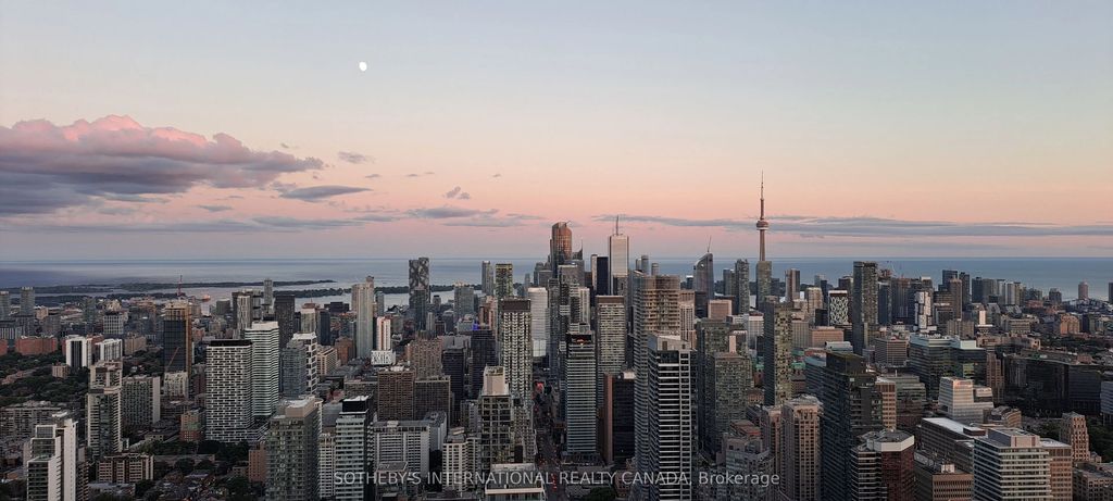 1 Bloor Street E 6404, Toronto C08
