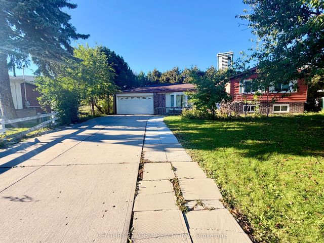 24 Axsmith Crescent Ground Level, Toronto C15