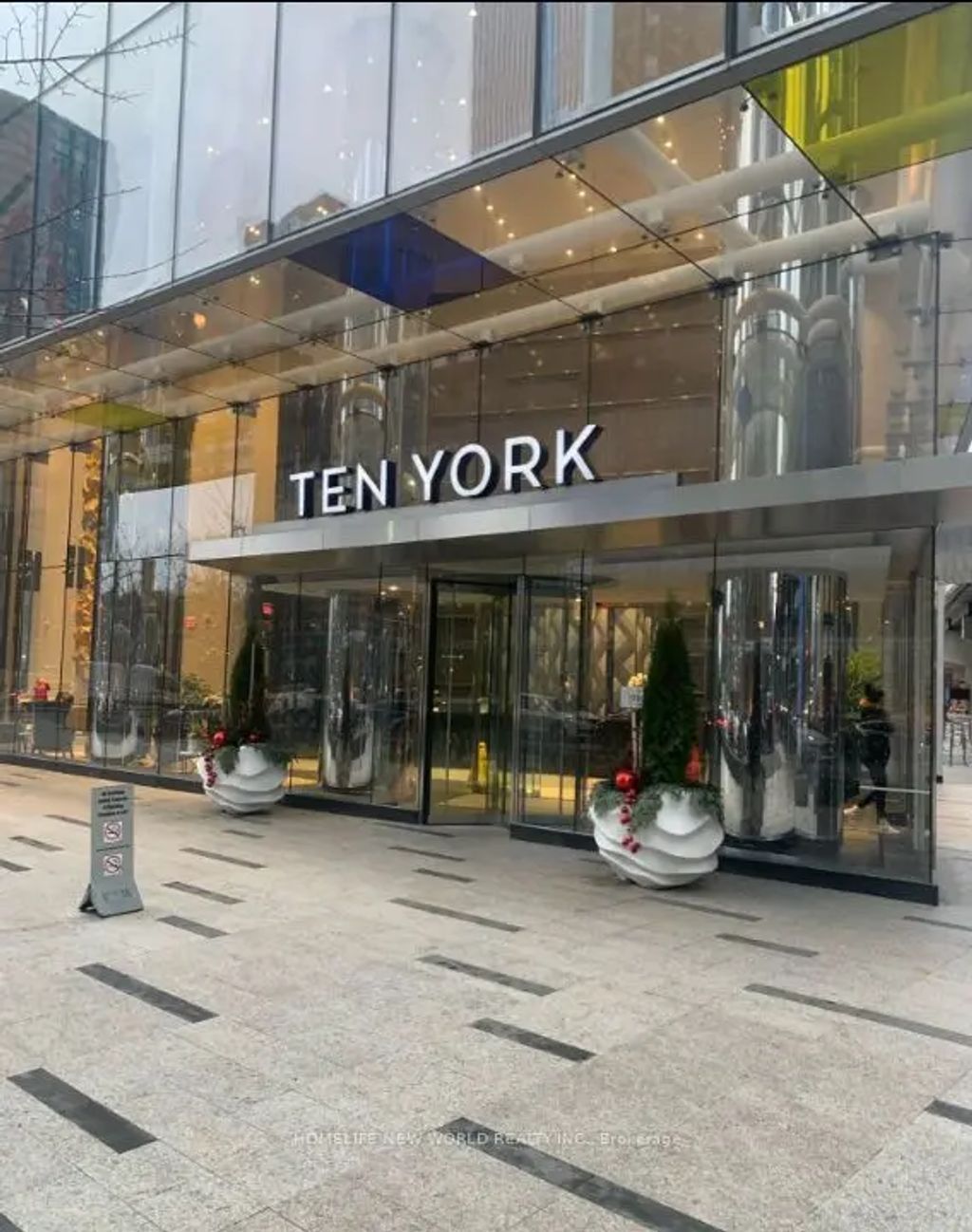 10 York Street 3306, Toronto C01