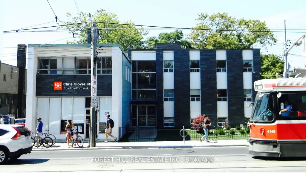 226 Bathurst Street 200, Toronto C01