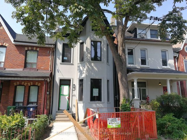 246 Lippincott Street Lowunit, Toronto C01