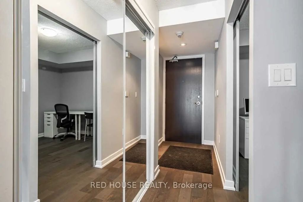 8 Telegram Mews 628, Toronto C01