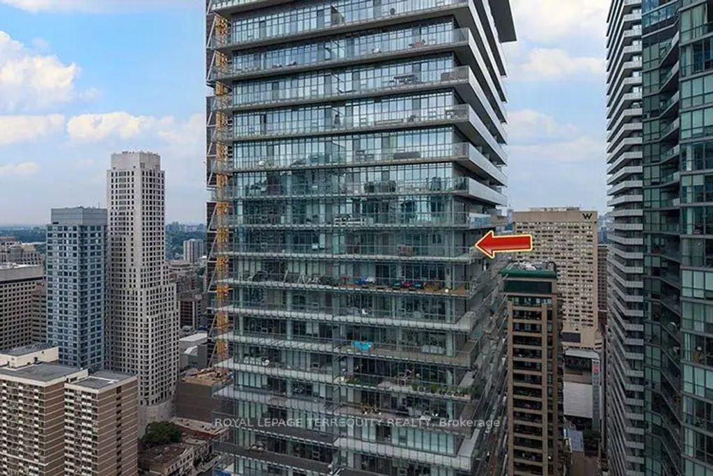 33 Charles Street E 3902, Toronto C08