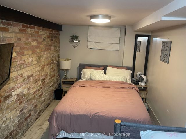 109 Lippincott Street Lower Level, Toronto C01