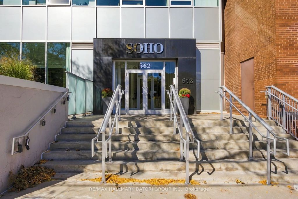 562 Eglinton Avenue E 301, Toronto C10