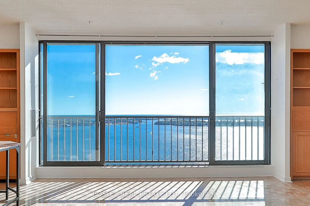 33 Harbour Square 2825, Toronto C01