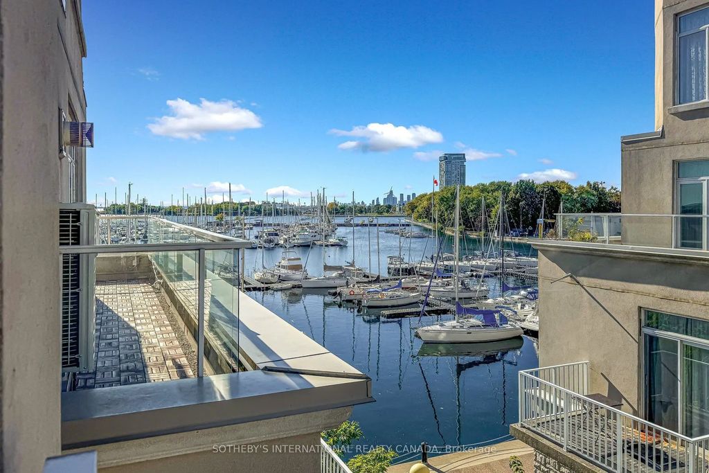 32 Stadium Road 377, Toronto C01