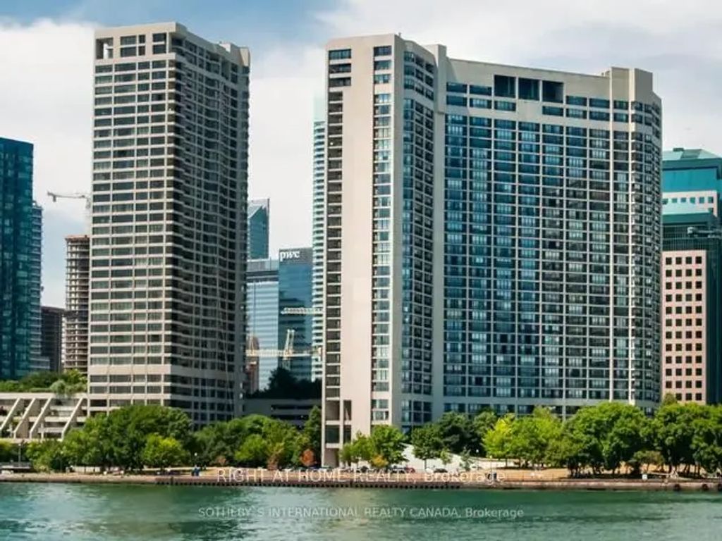 33 Harbour Square 2431, Toronto C01