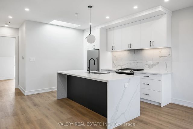 158 Dovercourt Road 4 - 3rd Floor, Toronto C01