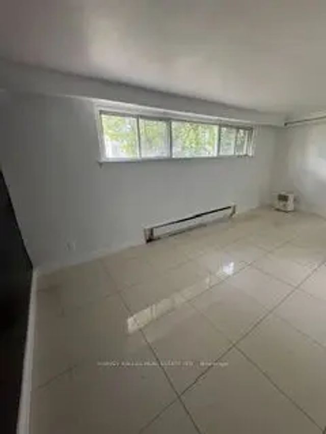 437 Lawrence Avenue W Lower, Toronto C04