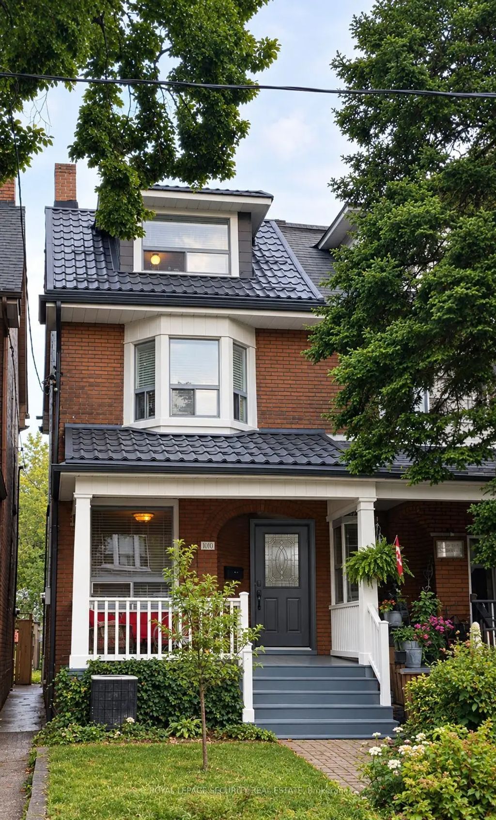 380 Crawford Street Main Floor, Toronto C01