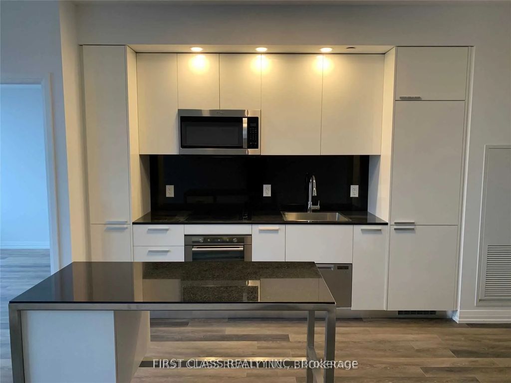 75 Canterbury Place 2715, Toronto C07