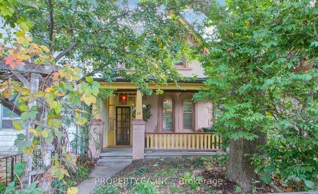 29 Lippincott Street, Toronto C01