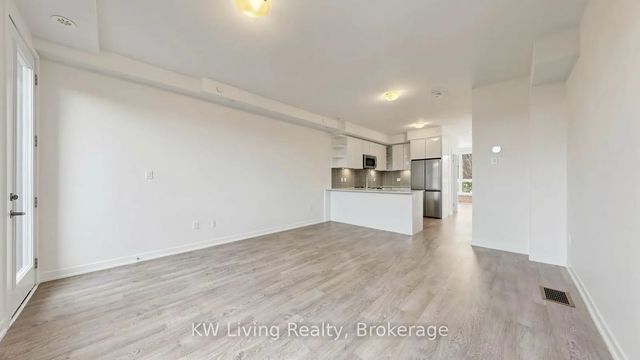 106 Green Gardens Boulevard Upper, Toronto C04