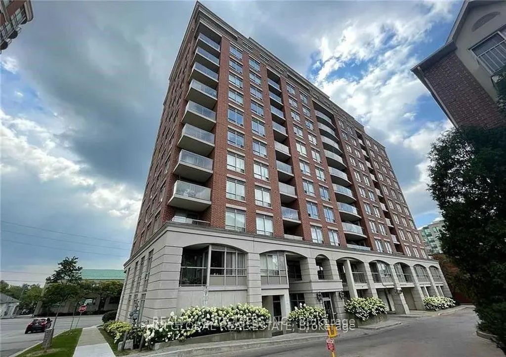 2 Clairtrell Road 1106, Toronto C14