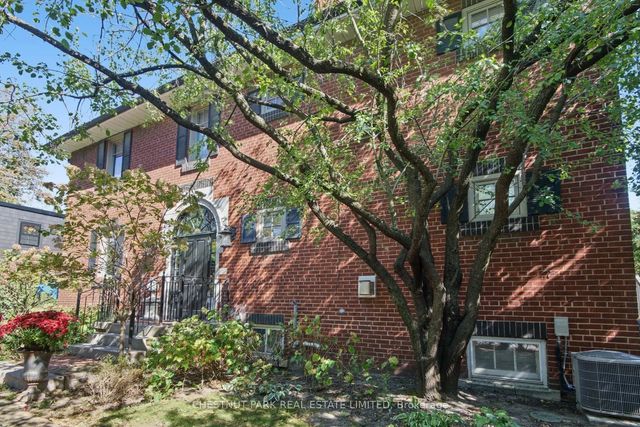44 Glen Echo Road Lower, Toronto C04