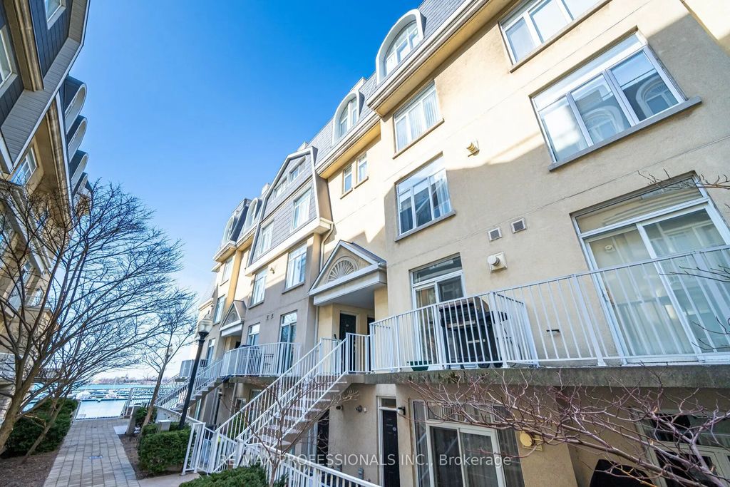 32 Stadium Road 362, Toronto C01