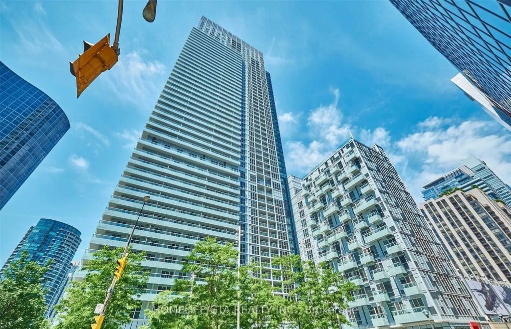 300 Front Street W 2006, Toronto C01