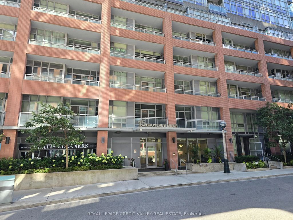 15 Bruyeres Mews 614, Toronto C01