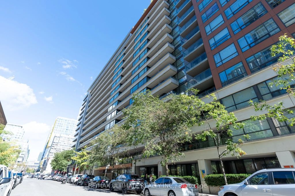 111 Elizabeth Street 627, Toronto C01