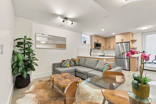 173 Beatrice Street Lower, Toronto C01