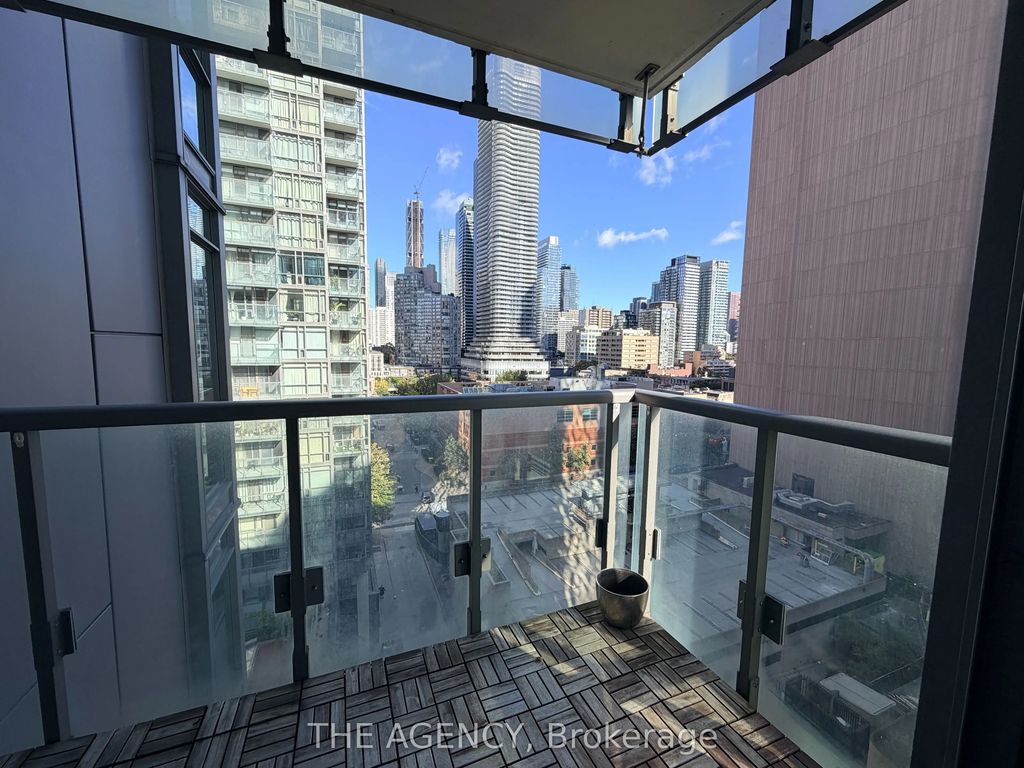 38 Grenville Street 1008, Toronto C01