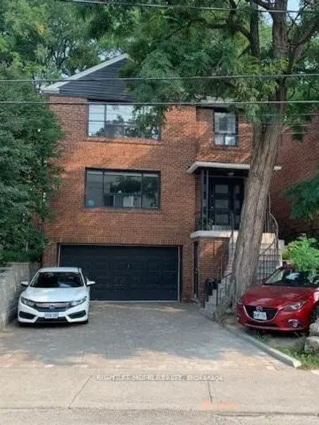576 Davenport Road 2nd Floor, Toronto C02