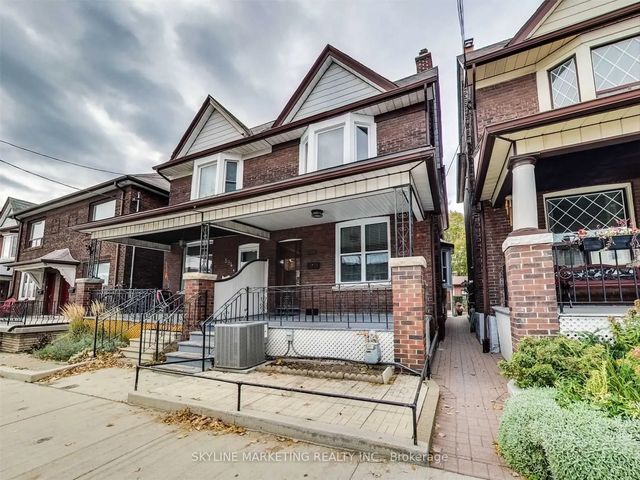 596 Dufferin Street Lower, Toronto C01