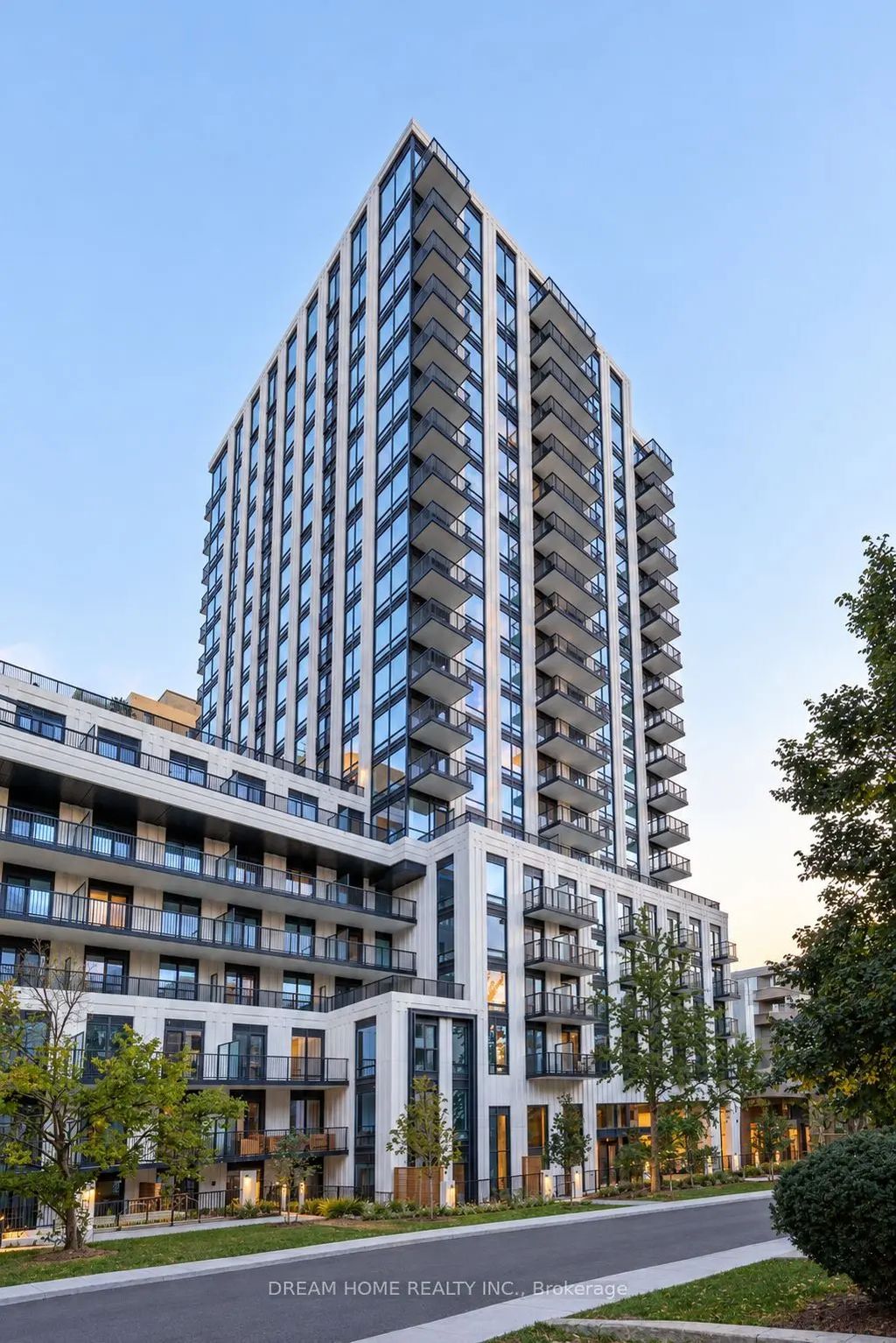 91 Montclair Avenue 2002, Toronto C03