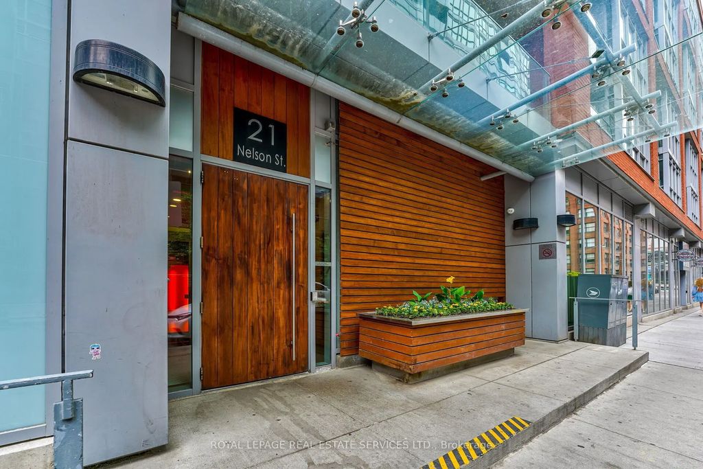 21 Nelson Street 430, Toronto C01