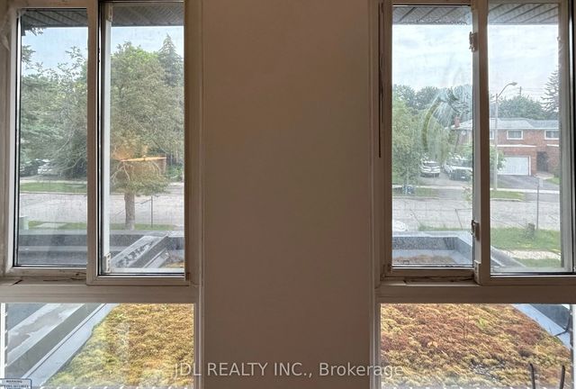 80 Mosedale Cres Crescent 2nd Floor Master Bedroom, Toronto C15