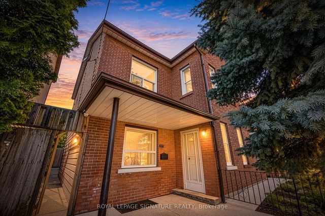212 Lippincott Street, Toronto C01