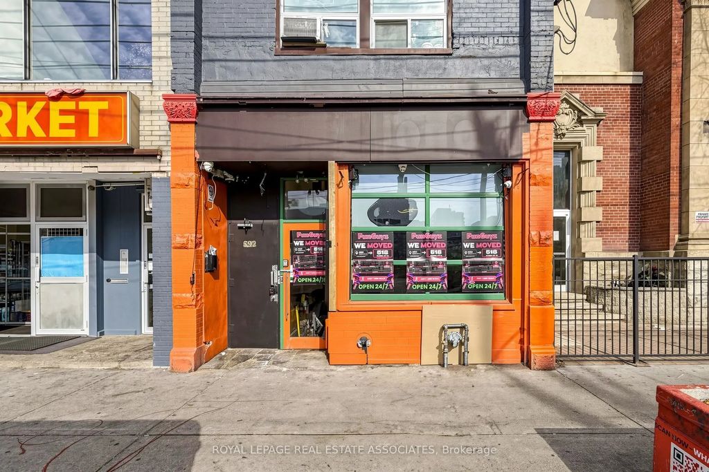 592 Queen Street W Storefront, Toronto C01