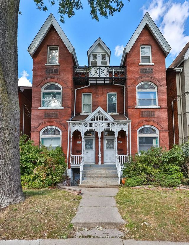 112 Baldwin Street, Toronto C01