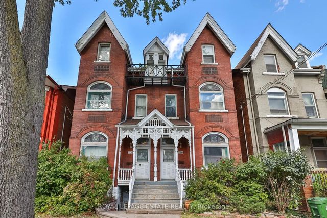 110-112 Baldwin Street, Toronto C01