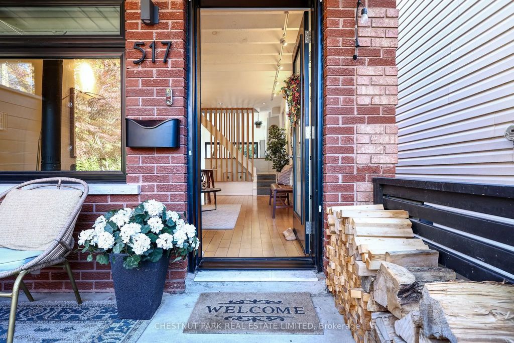 517 Crawford Street, Toronto C01