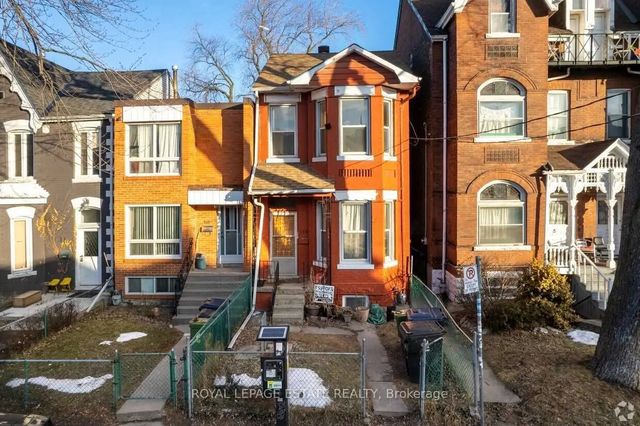 114 Baldwin Street, Toronto C01